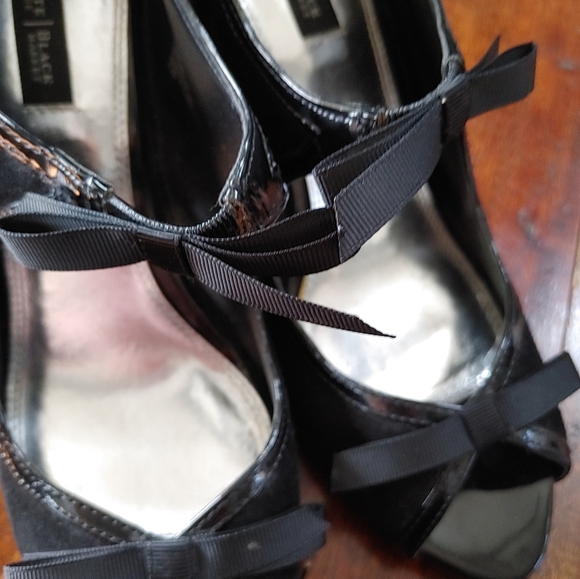 White House Black Market Black Leather Arianna Heels ~ Size 8.5 - Picture 9 of 9